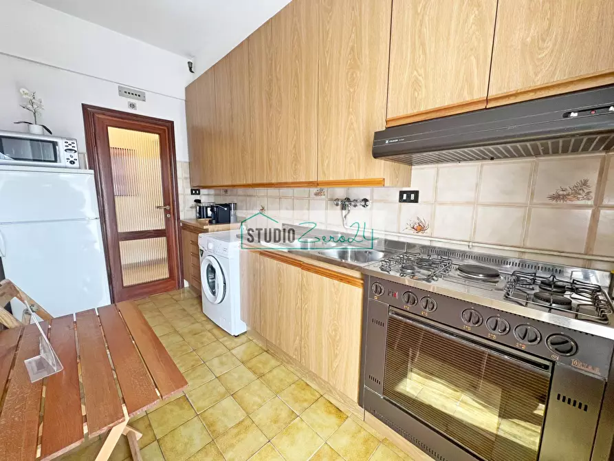 Immagine 13 di Appartamento in vendita  in via ugo foscolo 25 a Camaiore