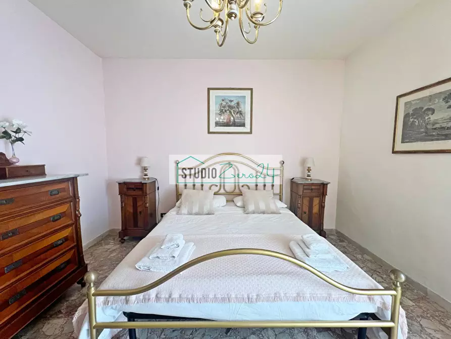 Immagine 24 di Appartamento in vendita  in via ugo foscolo 25 a Camaiore