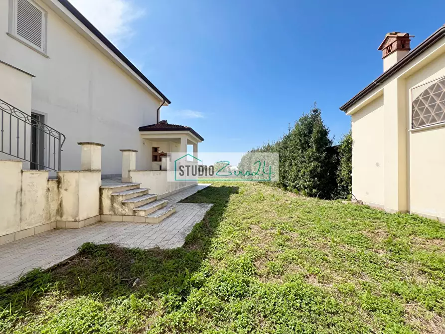 Immagine 3 di Villa in vendita  in via del Fiaschetto 13 a Camaiore