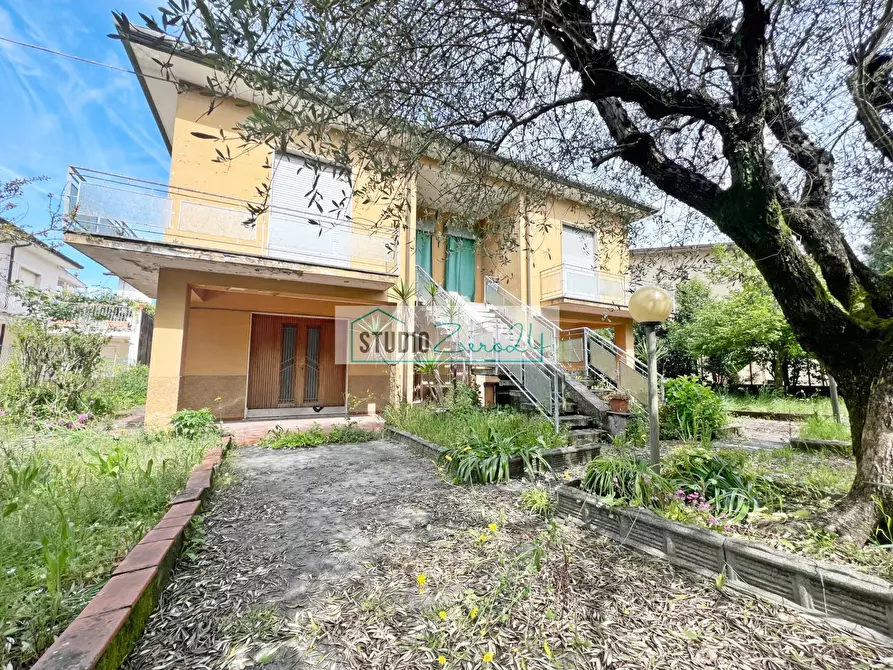 Immagine 3 di Villa in vendita  in via Amatore Sciesa 23 a Camaiore