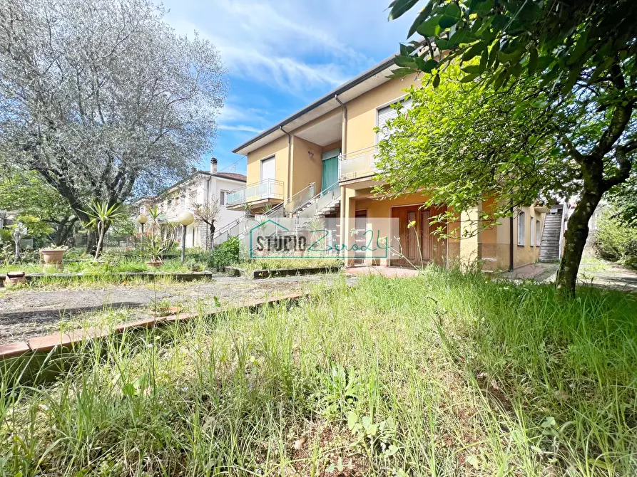 Immagine 5 di Villa in vendita  in via Amatore Sciesa 23 a Camaiore