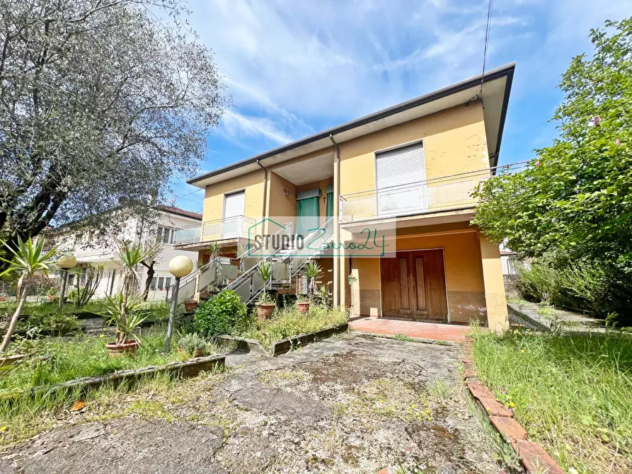 Immagine 6 di Villa in vendita  in via Amatore Sciesa 23 a Camaiore