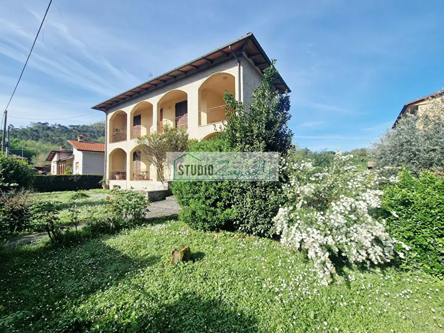 Immagine 2 di Villa in vendita  in Via delle selvette 12 a Camaiore
