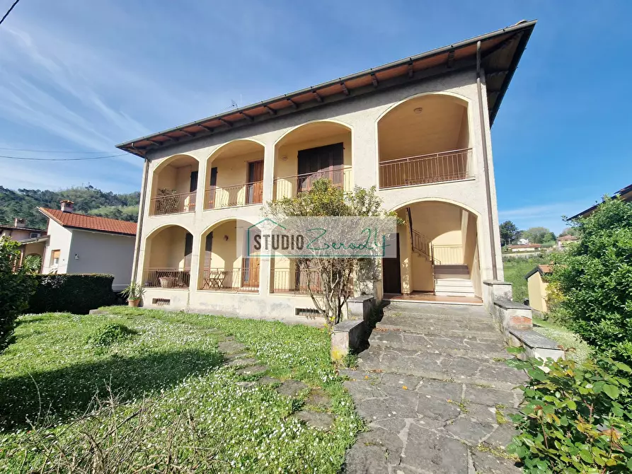 Immagine 3 di Villa in vendita  in Via delle selvette 12 a Camaiore