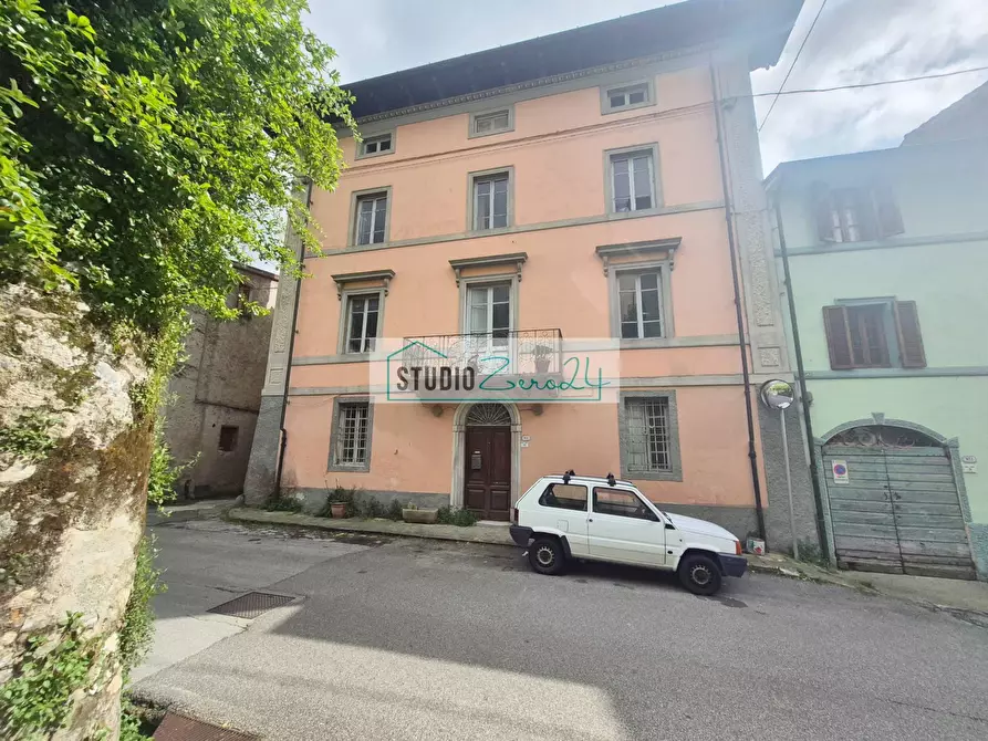 Immagine 1 di Casa semindipendente in vendita  in corte rodeschi 15 a Camaiore