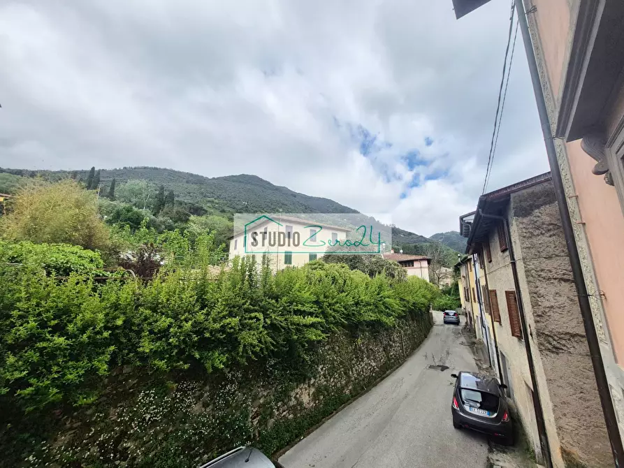 Immagine 12 di Casa semindipendente in vendita  in corte rodeschi 15 a Camaiore