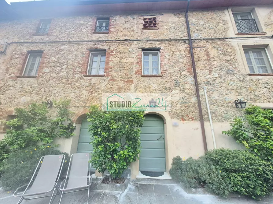 Immagine 1 di Casa semindipendente in vendita  in Via Montebello 15 a Camaiore