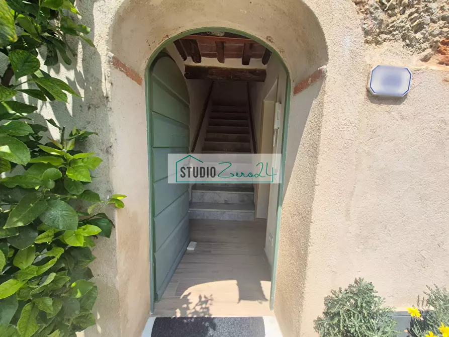 Immagine 3 di Casa semindipendente in vendita  in Via Montebello 15 a Camaiore