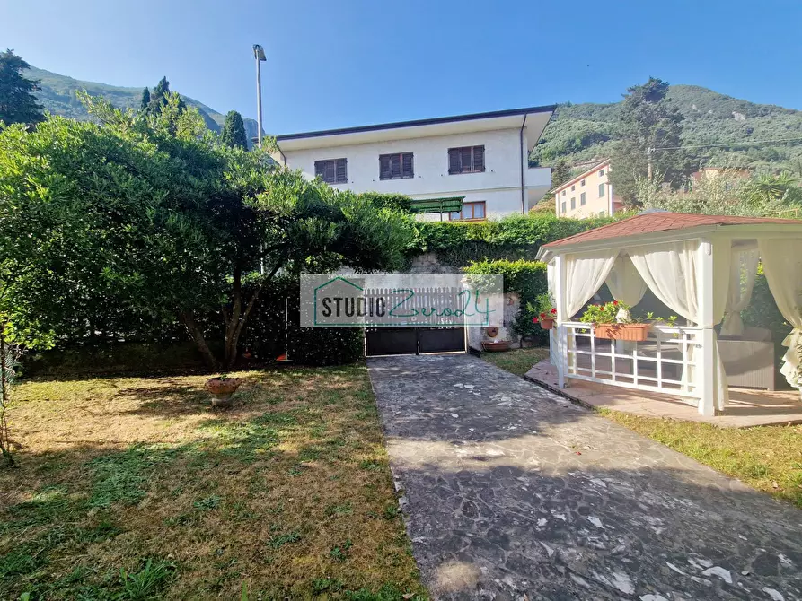 Immagine 3 di Appartamento in vendita  in Via Nuova 12 a Camaiore