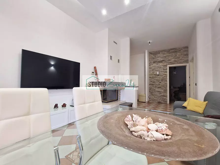 Immagine 15 di Appartamento in vendita  in Via Nuova 12 a Camaiore