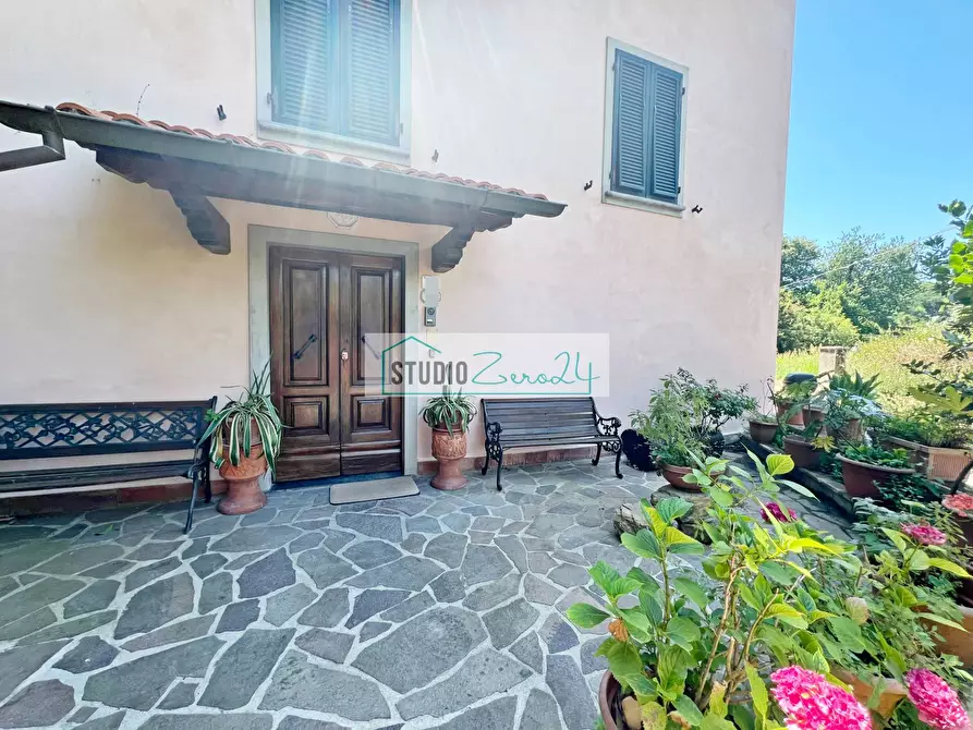 Immagine 2 di Casa semindipendente in vendita  in via delle grotte 96 a Camaiore