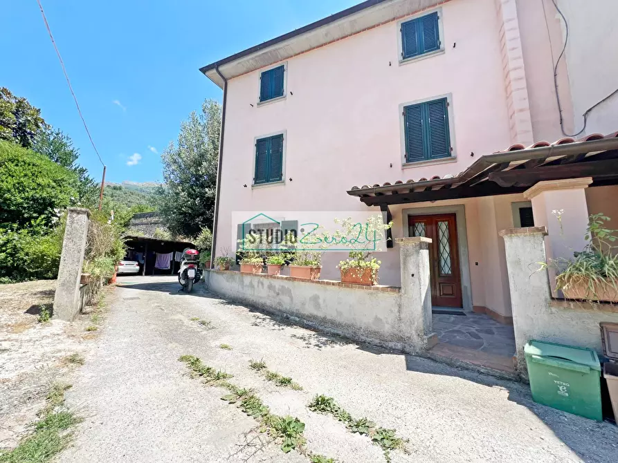 Immagine 21 di Casa semindipendente in vendita  in via delle grotte 96 a Camaiore
