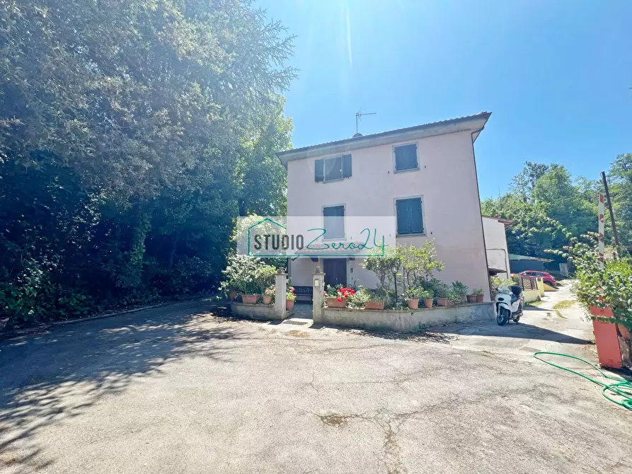 Immagine 25 di Casa semindipendente in vendita  in via delle grotte 96 a Camaiore