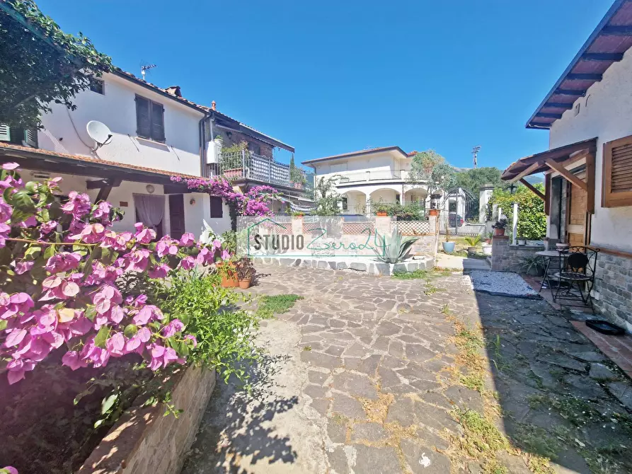 Immagine 4 di Casa semindipendente in vendita  in via Firenze 16 a Camaiore