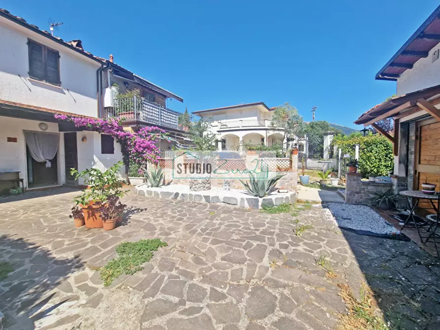 Immagine 5 di Casa semindipendente in vendita  in via Firenze 16 a Camaiore