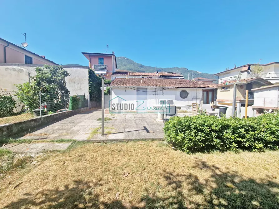 Immagine 26 di Casa semindipendente in vendita  in via Firenze 16 a Camaiore