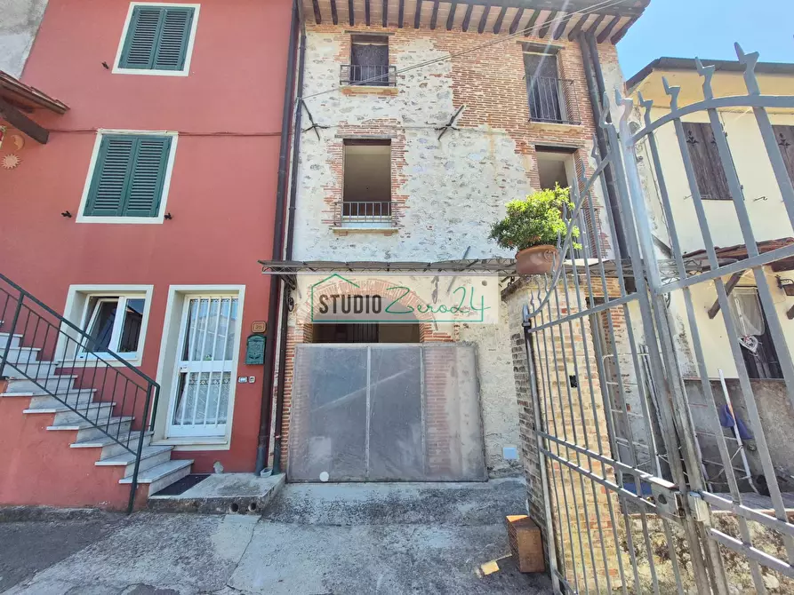 Immagine 1 di Casa semindipendente in vendita  in via giunta 9 a Camaiore
