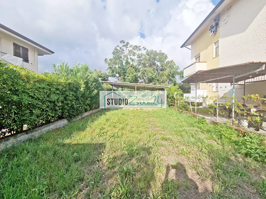 Immagine 30 di Appartamento in vendita  in Via del Secco 20 a Camaiore