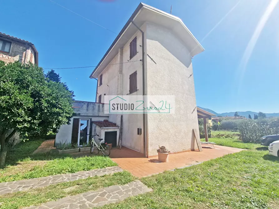 Immagine 4 di Villa in vendita  in Via Della Serra 22 a Camaiore