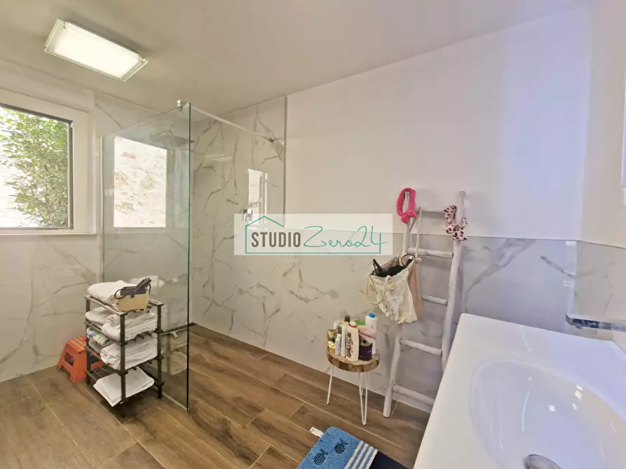 Immagine 44 di Villa in vendita  in Via Della Serra 22 a Camaiore