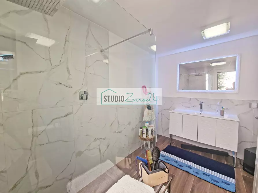 Immagine 46 di Villa in vendita  in Via Della Serra 22 a Camaiore