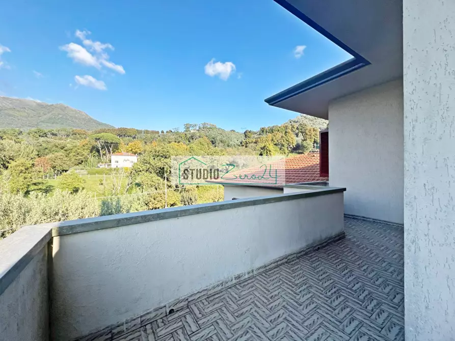 Immagine 13 di Villa in vendita  in via di rigoli a Camaiore