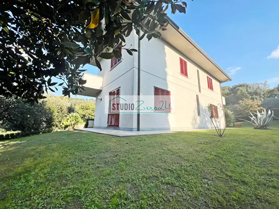 Immagine 25 di Villa in vendita  in via di rigoli a Camaiore