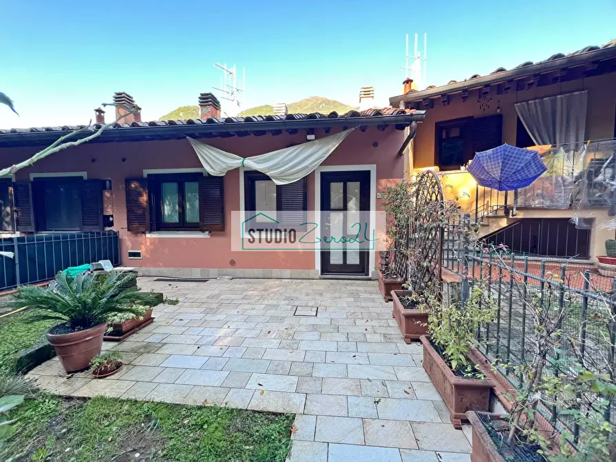 Immagine 2 di Villetta a schiera in vendita  in via di mezzo a Camaiore