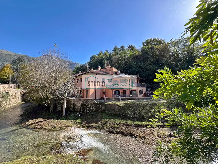 Immagine 25 di Villetta a schiera in vendita  in via di mezzo a Camaiore