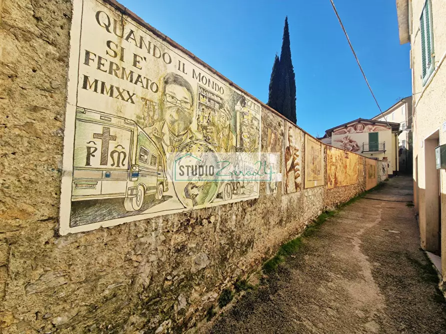 Immagine 2 di Casa semindipendente in vendita  in via colletti a Camaiore