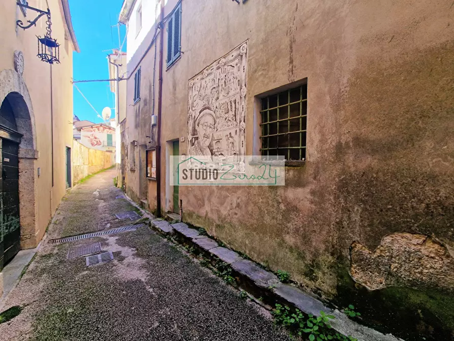 Immagine 3 di Casa semindipendente in vendita  in via colletti a Camaiore