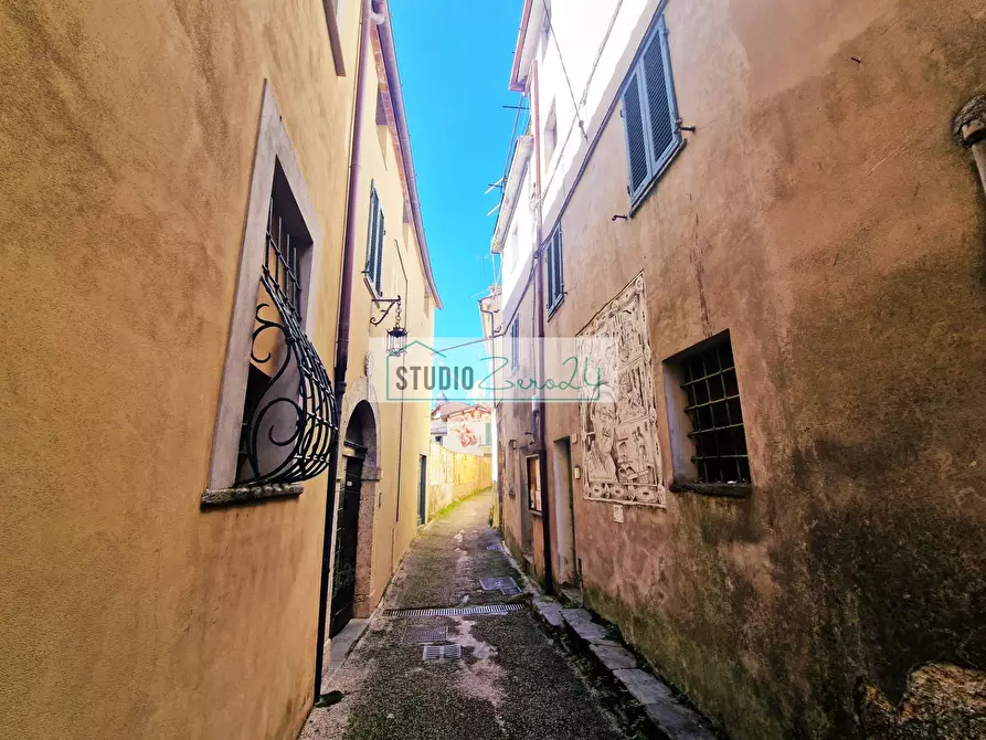 Immagine 4 di Casa semindipendente in vendita  in via colletti a Camaiore