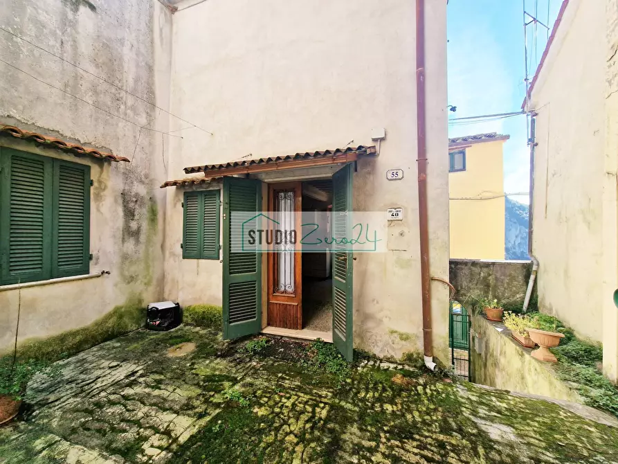 Immagine 6 di Casa semindipendente in vendita  in via colletti a Camaiore