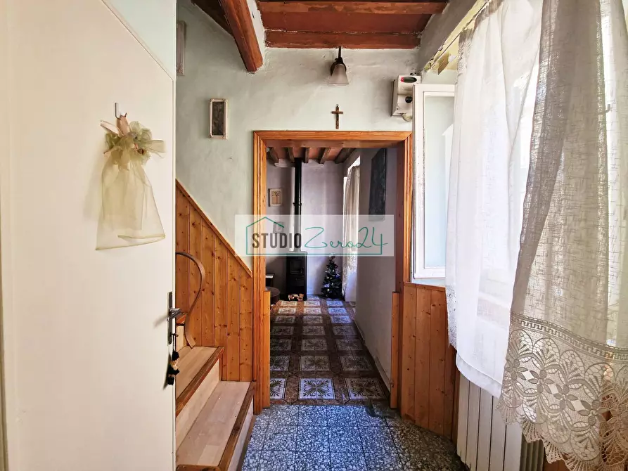 Immagine 11 di Casa semindipendente in vendita  in via colletti a Camaiore