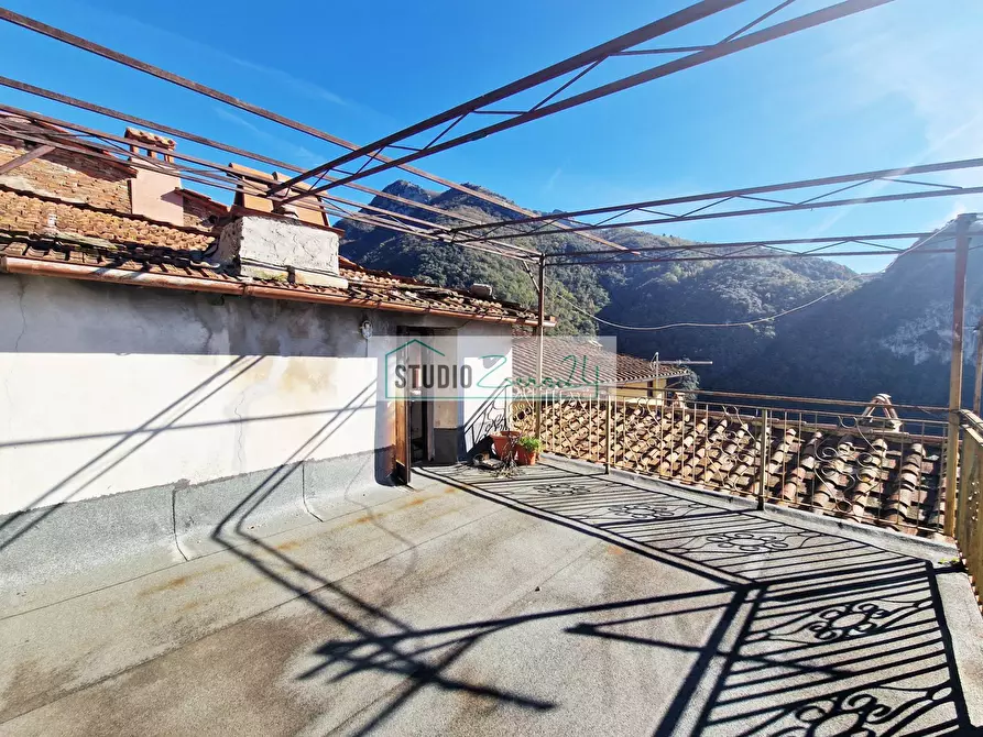 Immagine 25 di Casa semindipendente in vendita  in via colletti a Camaiore