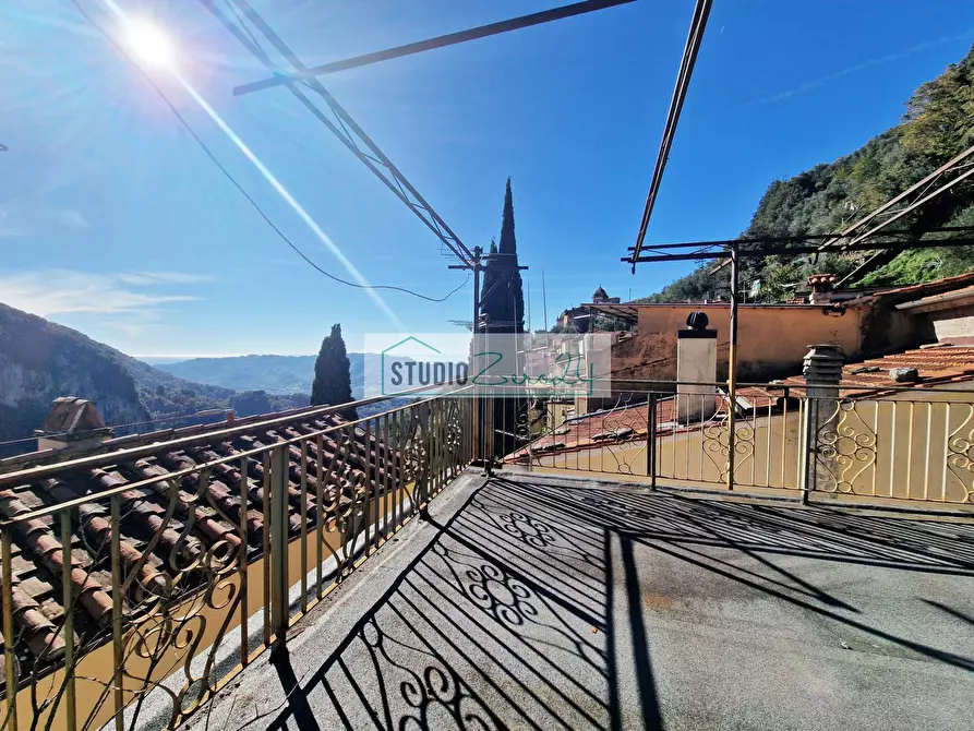 Immagine 30 di Casa semindipendente in vendita  in via colletti a Camaiore