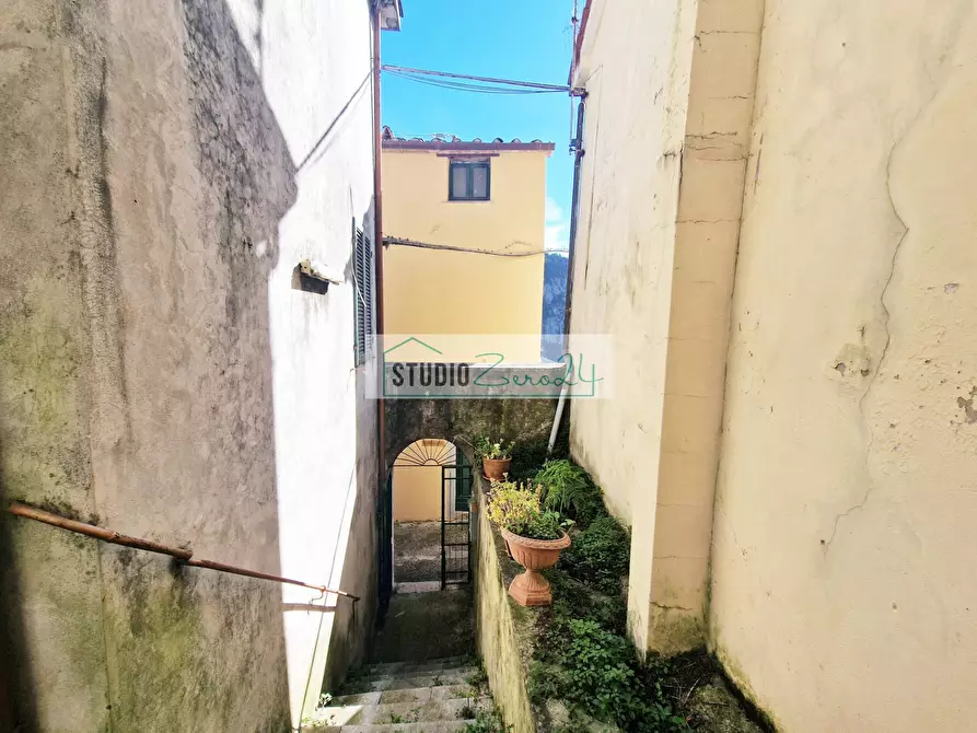 Immagine 31 di Casa semindipendente in vendita  in via colletti a Camaiore