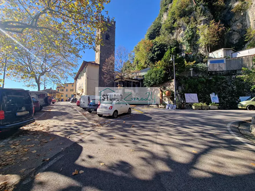 Immagine 33 di Casa semindipendente in vendita  in via colletti a Camaiore