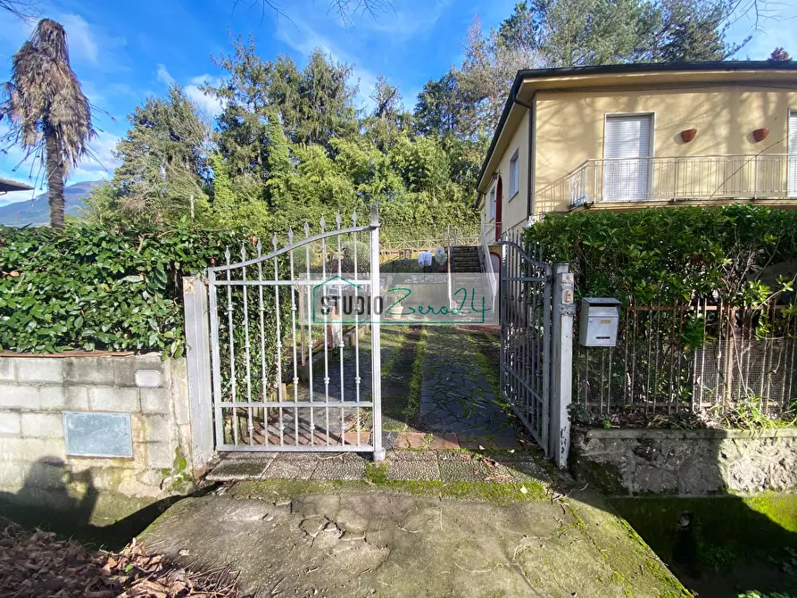 Immagine 5 di Appartamento in vendita  in via gattarella 115 a Camaiore