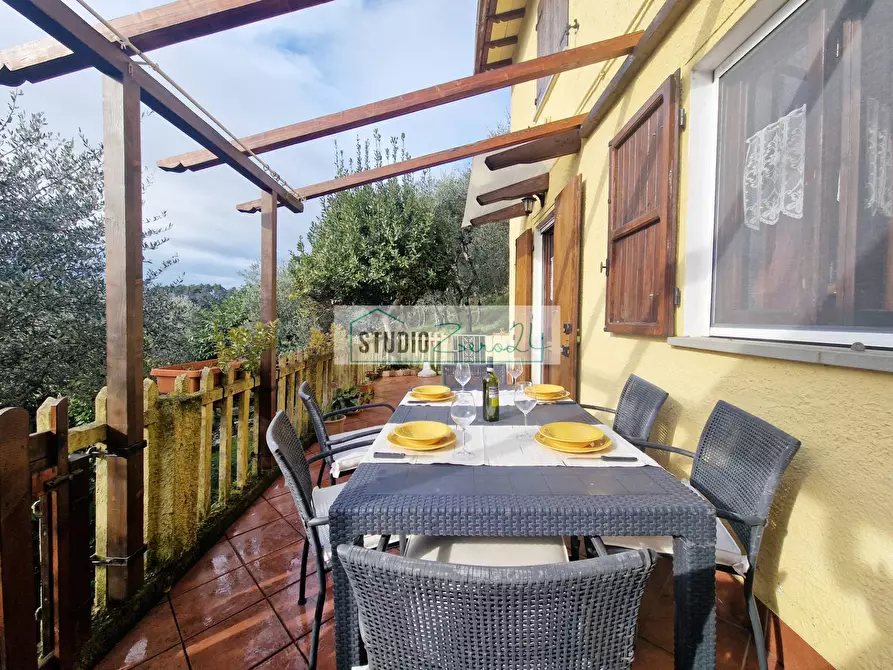 Immagine 9 di Casa semindipendente in vendita  a Camaiore