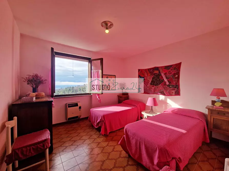 Immagine 33 di Casa semindipendente in vendita  a Camaiore