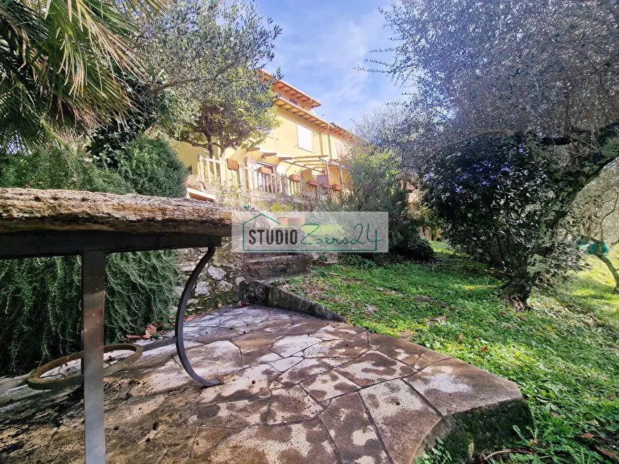 Immagine 50 di Casa semindipendente in vendita  a Camaiore