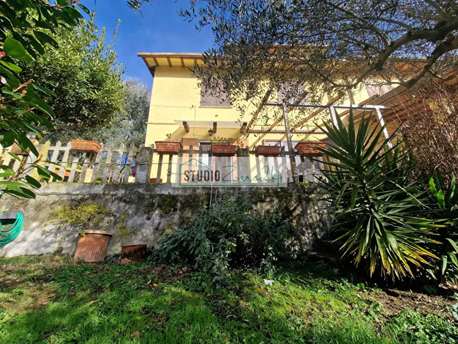 Immagine 55 di Casa semindipendente in vendita  a Camaiore