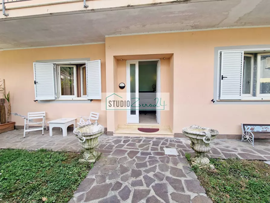 Immagine 2 di Appartamento in vendita  in Via Mincio a Camaiore