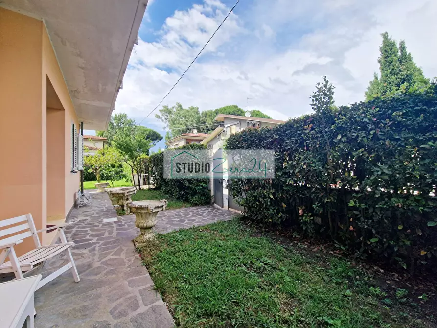 Immagine 4 di Appartamento in vendita  in Via Mincio a Camaiore