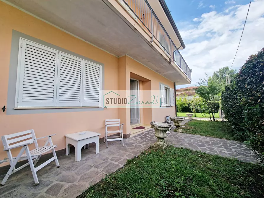 Immagine 5 di Appartamento in vendita  in Via Mincio a Camaiore