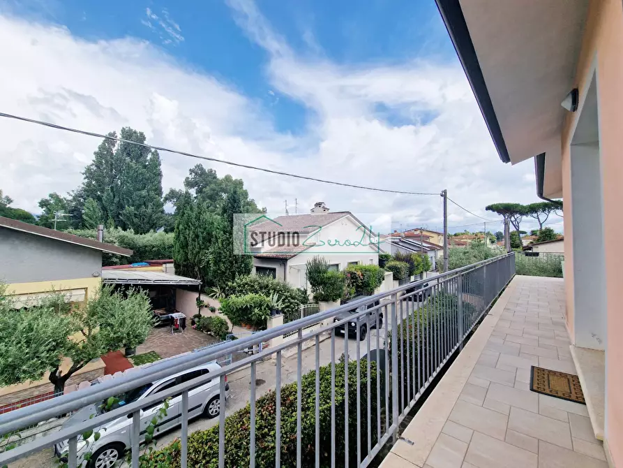 Immagine 7 di Appartamento in vendita  in Via Mincio a Camaiore