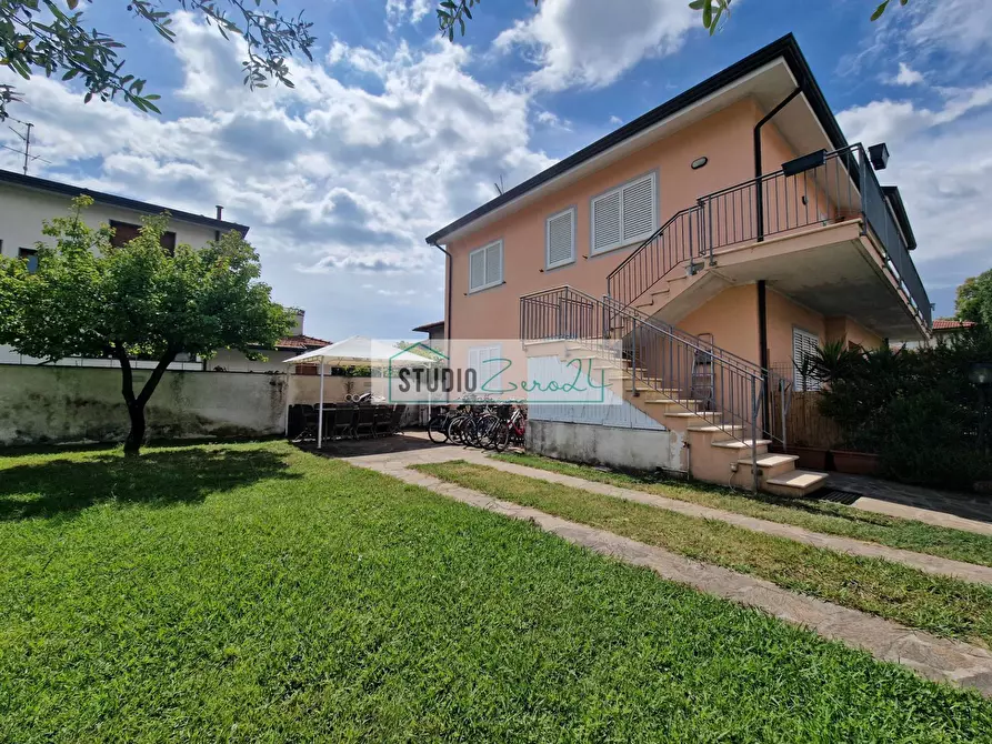 Immagine 1 di Appartamento in vendita  in Via Mincio a Camaiore