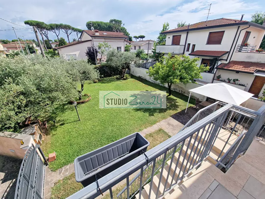 Immagine 4 di Appartamento in vendita  in Via Mincio a Camaiore