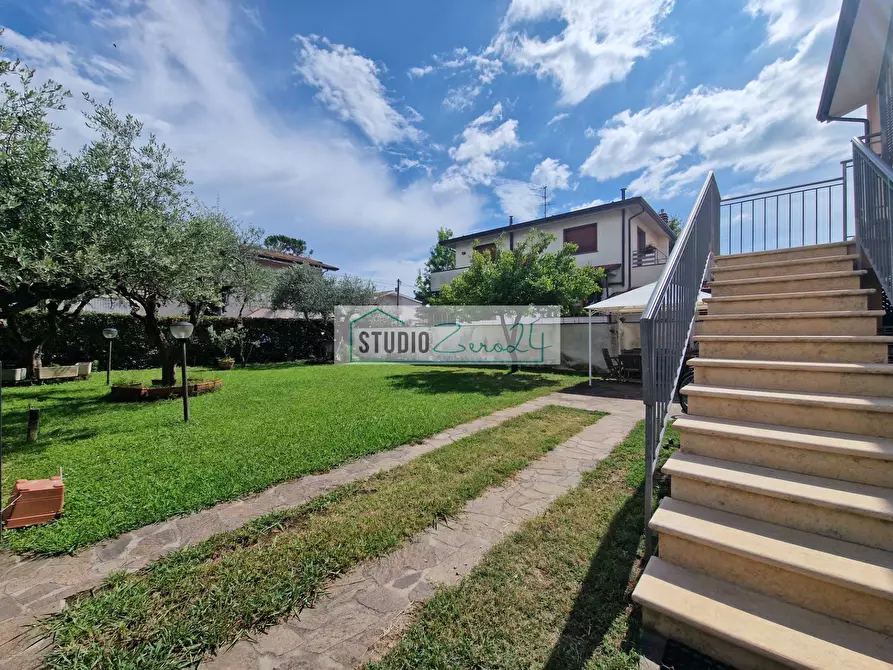 Immagine 2 di Appartamento in vendita  in Via Mincio a Camaiore